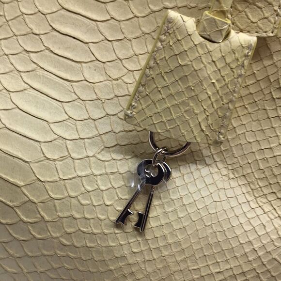 Kate Spade Madison Ave. Light Canary Yellow Court Margot Snakeskin Embossed - Picture 9 of 17